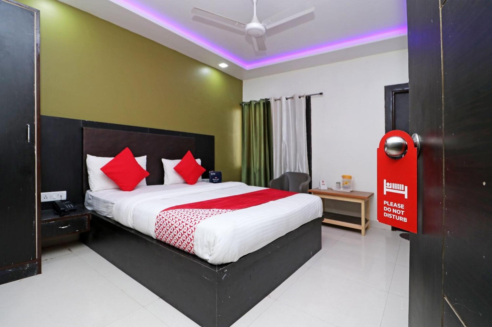 Oyo Hotel The Orient Tree Agra  Exteriör bild